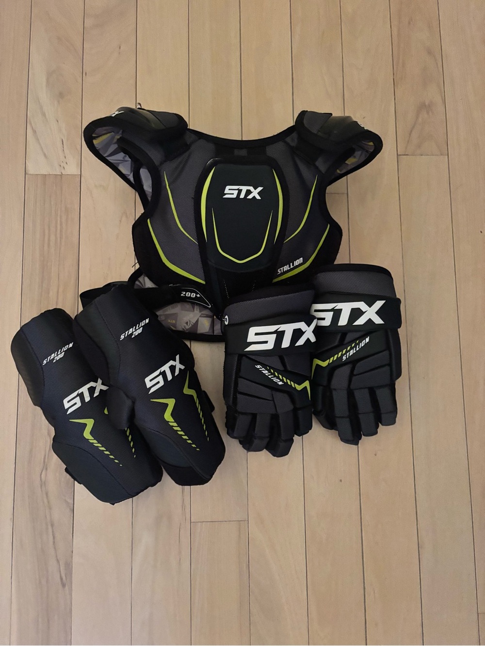 STX Stallion 200 Small Arm Pad & Chest Protector and Medium Gloves